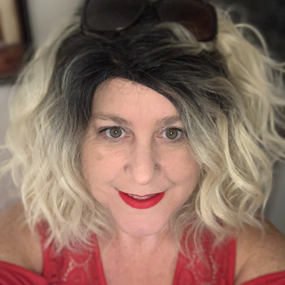 Meet your Posher, Angela